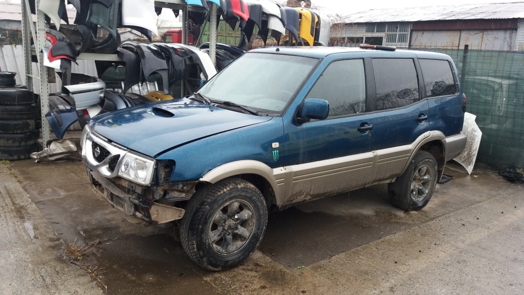 Dezmembram Nissan Terrano 2 2.7 diesel 2