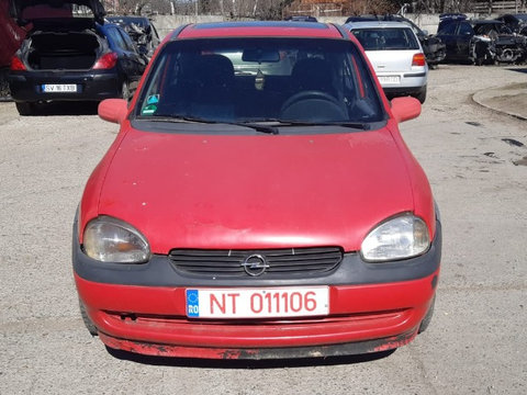 Dezmembram Opel Corsa B,an fabricatie 2000,1.0 benzina, tip motor X10XE, 40 KW/54 CP