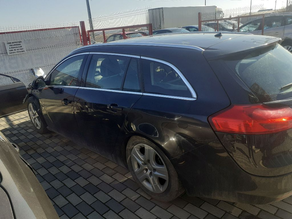 Dezmembram OPEL INSIGNIA SPORTS TOURER -