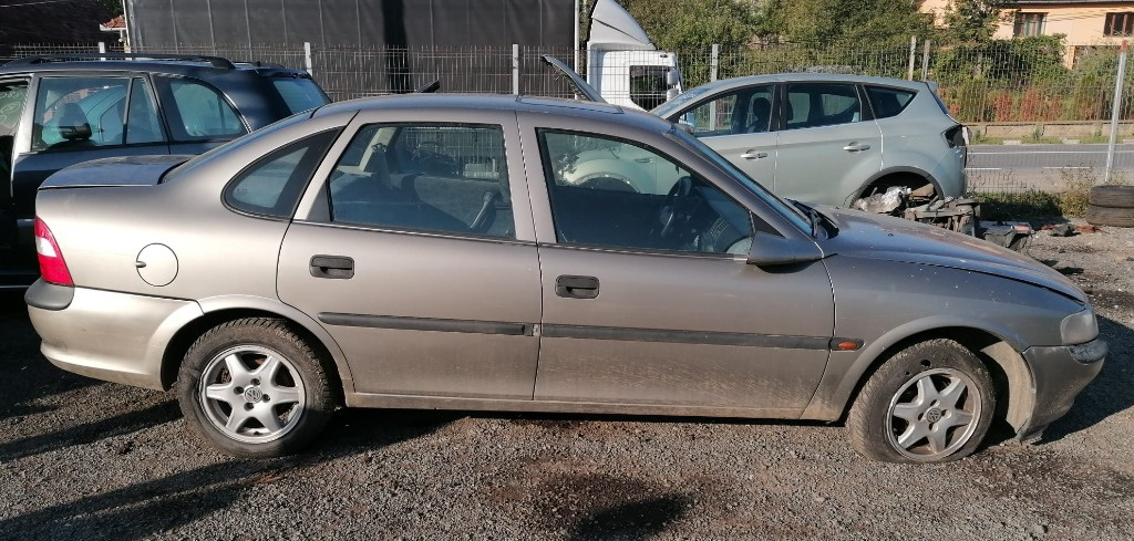 Dezmembram Opel Vectra B 1996 1.6 Benzin