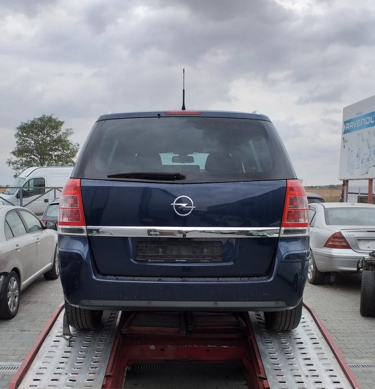 Dezmembram Opel Zafira B,1.7D,an fabricatie 2011