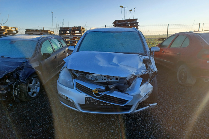 Dezmembram Opel Zafira B [2005 - 2010] Minivan 5-usi 1.6 MT (105 hp)