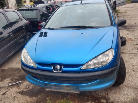 Dezmembram Peugeot 206,an fabricatie 2003,tip motor KFW,55 kw/75 cp