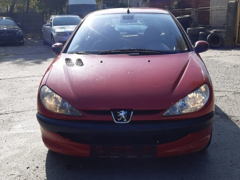 Dezmembram Peugeot 206,an fabricatie 2006,1.4 HDI,tip motor 8HZ,50 KW/68 CP