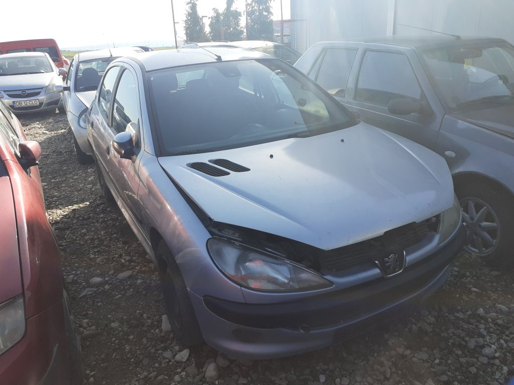 Dezmembram PEUGEOT 206 - HATCHBACK - 2.0 HDI DIESE
