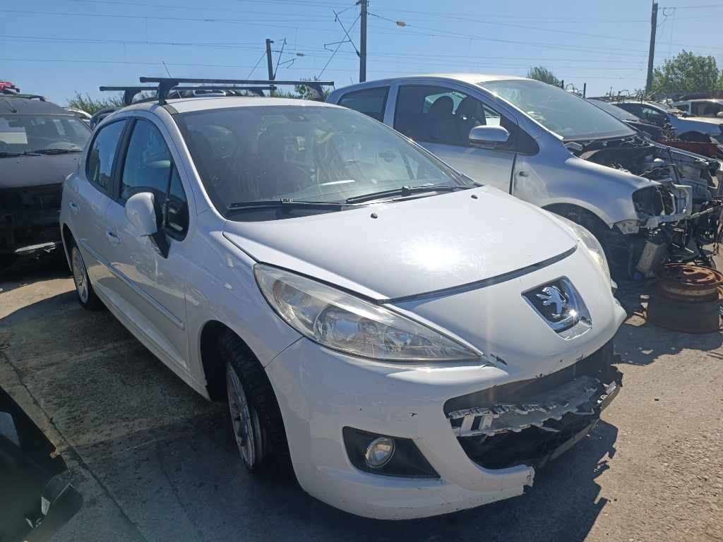 Dezmembram Peugeot 207, an 2011, motorizare 1.6 HDI 68 kw, cutie manuala