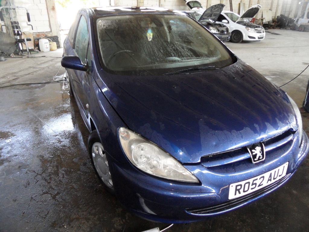 Dezmembram Peugeot 307 2 usi 2.0 benzina