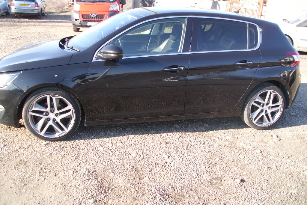 Dezmembram peugeot 308 - an 2014