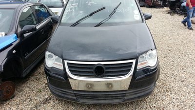 Dezmembram piese pentru VW Touran 2007