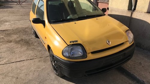Dezmembram Renault Clio 2 [1998 - 2005] 