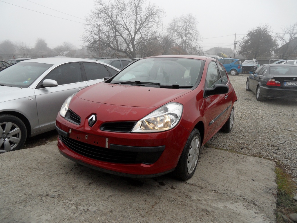 Dezmembram renault clio 3,1,5 diesel,euro 4,din 2007