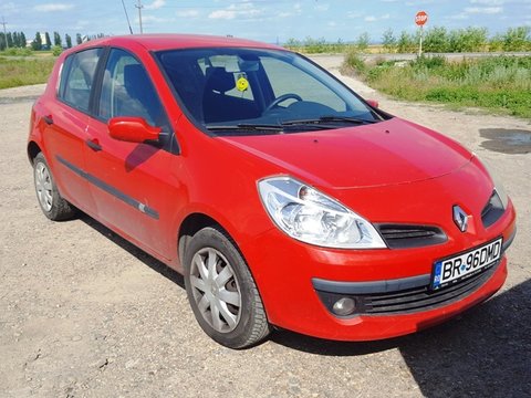 Dezmembram Renault Clio 3 - hatchback - 1.4i - 2006