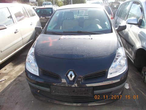 Dezmembram Renault Clio III 1.5 dci , euro 4 , fabricatie 2005