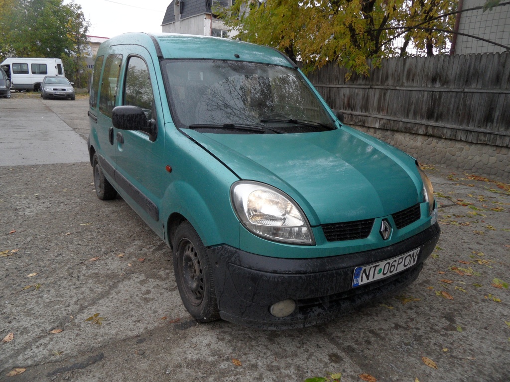 Dezmembram renault kangoo,1,5 dci,euro 3,servo electric din 2003