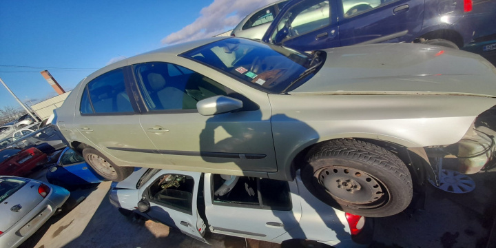 Dezmembram Renault Laguna 2 [facelift] [2005 - 2007] Liftback 1.9 DCi MT (110 hp)