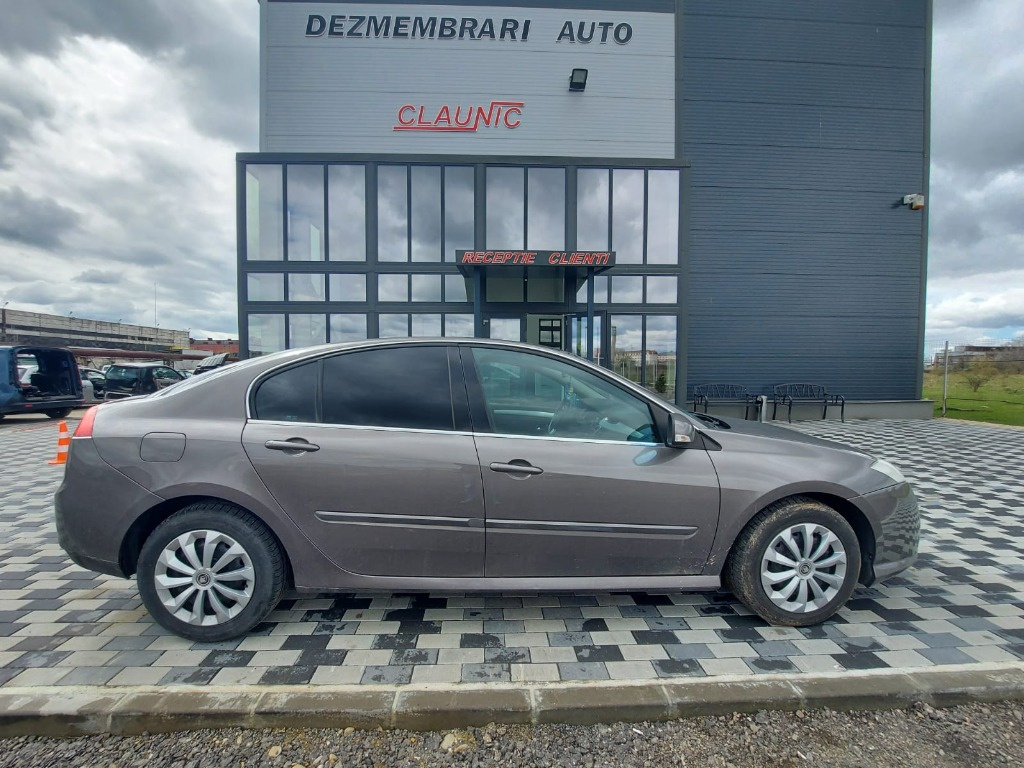 Dezmembram Renault Laguna III 2007 2.0 DCI M9R 802