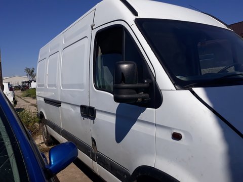 Dezmembram Renault Master 2.2 An 2002