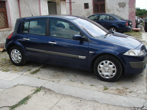 Dezmembram Renault Megane 2 [2002 - 2006] Hatchback 5-usi 1.9 dCi MT (120 hp) II (BM0/1_ CM0/1_)