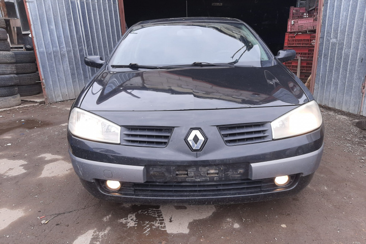 Dezmembram Renault Megane 2 [2002 - 2006] Hatchback 5-usi 1.6 MT (113 hp) 1.6 16V NEGRU HATCHBACK