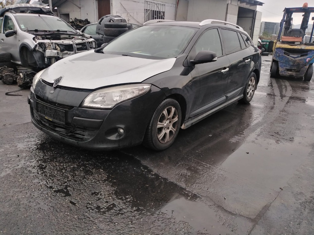 Dezmembram Renault Megane 3, an 2009, motor 1.5 DCI, euro 6