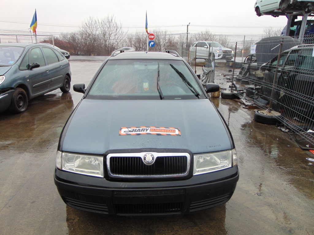 Dezmembram Skoda Octavia 1 , 1.6i , tip motor AVU , fabricatie 2001