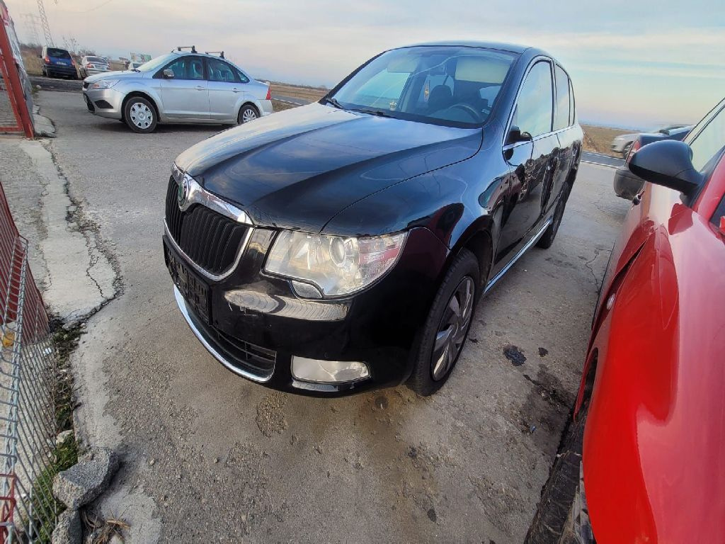 Dezmembram SKODA SUPERB II - BERLINA (SEDAN) - 1.8 BENZINA