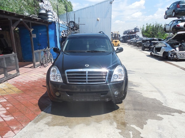 Dezmembram SsangYong Rexton 2.7diesel An 2004