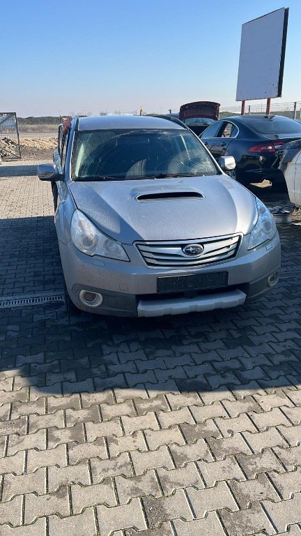 Dezmembram Subaru Outback 2.0 diesel din 2011