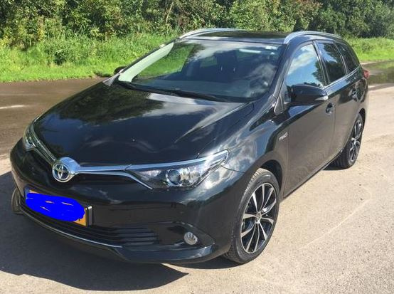 Dezmembram Toyota Auris Touring Sport 2015