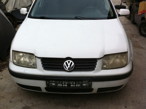 Dezmembram Volkswagen Bora [1998 - 2005] Sedan 1.6 16V MT (105 hp) (1J2) 16V