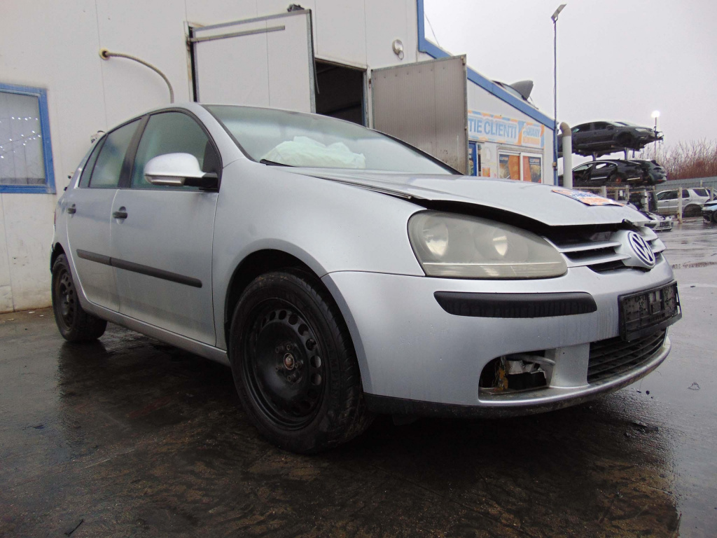 Dezmembram Volkswagen Golf 5, 1.4 16V, Tip motor BCA, An fabricatie 2004