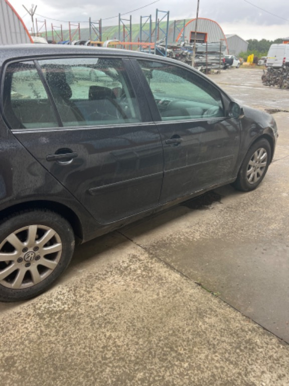 Dezmembram Volkswagen Golf 5 1.9 tdi bkc