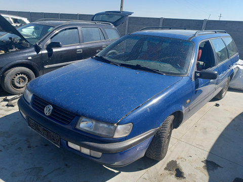 Dezmembram Volkswagen Passat B4 [1993 - 1997] wagon 1.8 AT (90 hp)