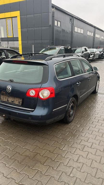 Dezmembram Volkswagen Passat B6 2.0 TDI 