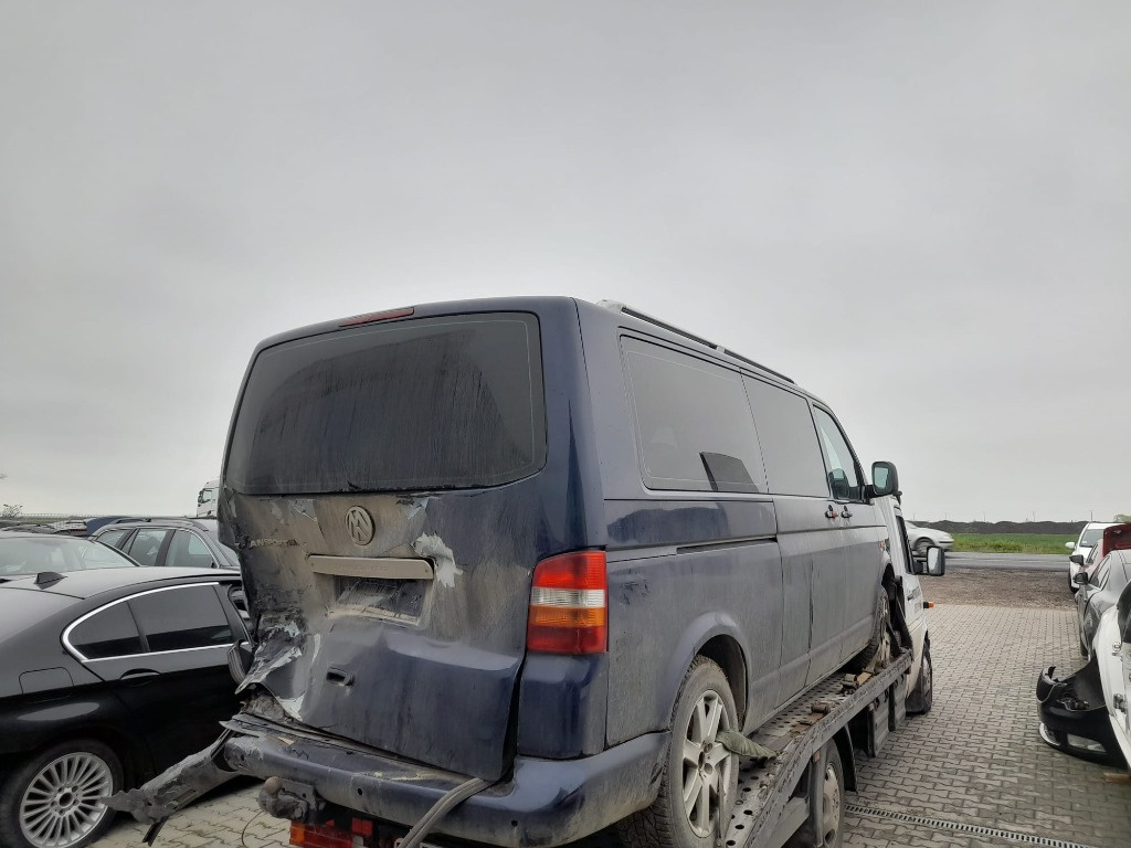 Dezmembram Volkswagen Transporter T5 1.9 tdi an fabr. 2008