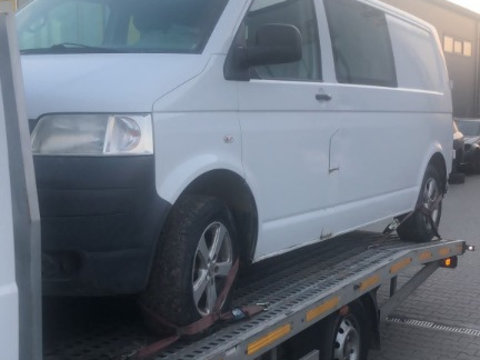 Dezmembram Volkswagen Transporter T5 2.5 TDI an fabr. 2008