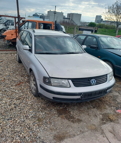Dezmembram Volkswagen VW Passat B5 [1996 - 2000] w