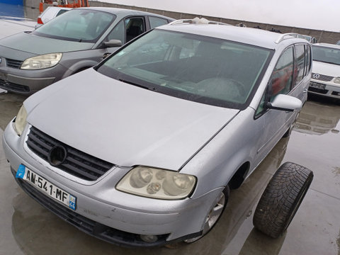 Dezmembram Volkswagen VW Touran [2003 - 2006] Minivan 2.0 TDI MT (136 hp)