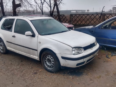 Dezmembram VW GOLF 4,an fabricatie 1999,2 usi,1.4 benzina, tip motor APE, 55KW/75 CP