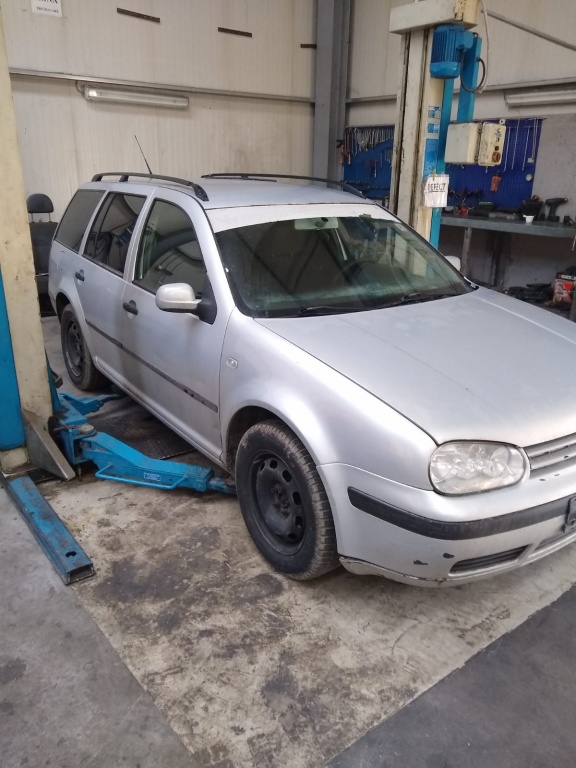 Dezmembram VW Golf 4 break 1.9 TDI 90 CP, AGR, '2000