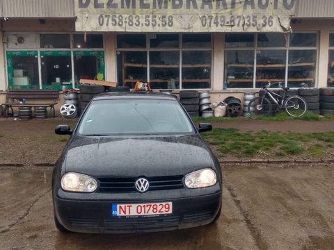 Dezmembram VW Golf 4,hatchback, an fabricatie 1999,1.6 benzina,cod motor AKL,74KW/100 CP