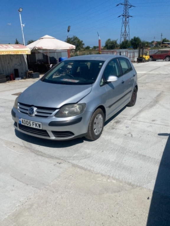 Dezmembram vw golf 5 plus