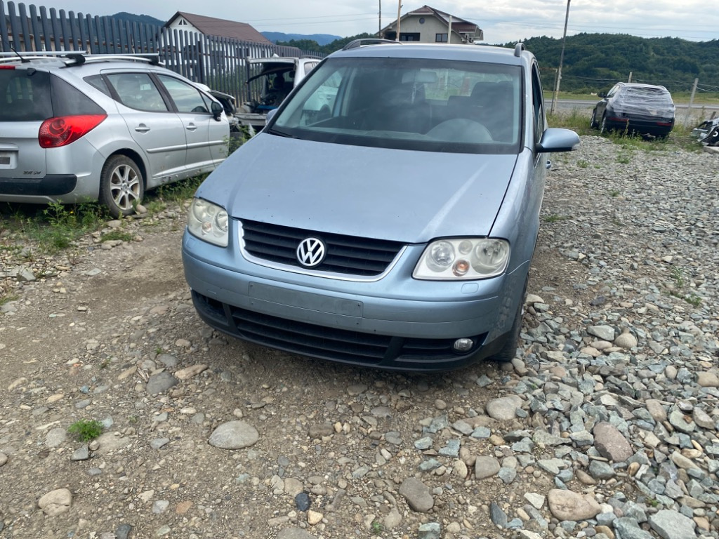 Dezmembram vw touran 1.9 tdi bls cutie manuala 6+1 am 2007