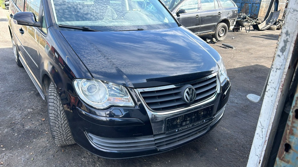 Dezmembram Vw Touran, an 2009, motorizare 1.9 TDI 