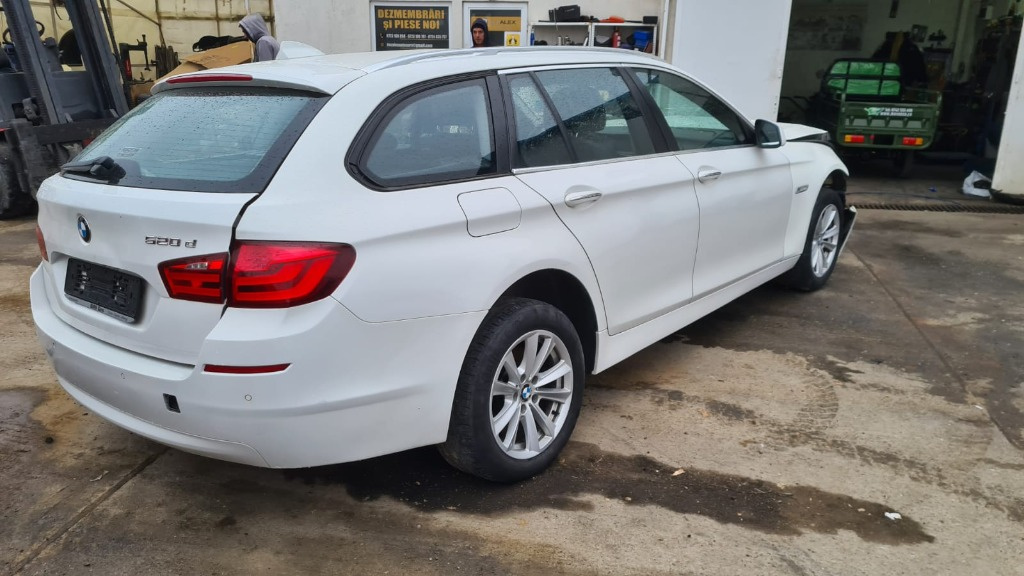 Dezmembrari BMW 520 d F10 F11 din 2011 volan stanga