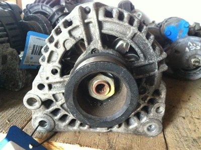 Dezmembrari IBIZA 89, vand alternator BOSCH 028 90