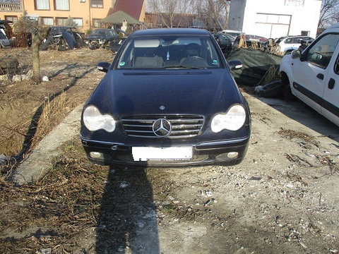 Dezmembrari Mercedes C200 Kompressor W203 din 2003