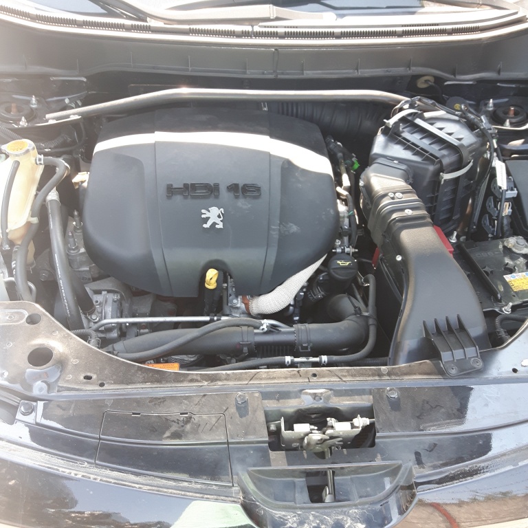 Dezmembrari Peugeot 4007 motor 2.2HDI 4H