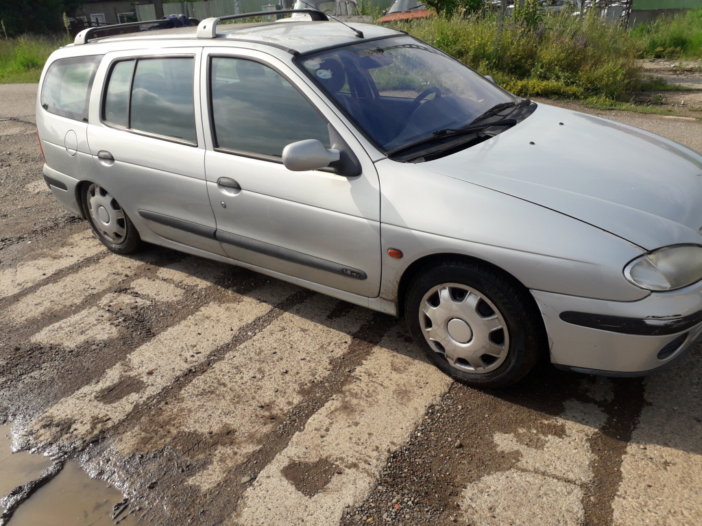 Dezmembrari Renault Megane 1 1.6 16V Com