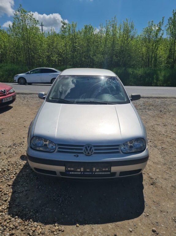 Dezmembrari Volkswagen Golf 1.6 16v tip AUS 2001 benzina